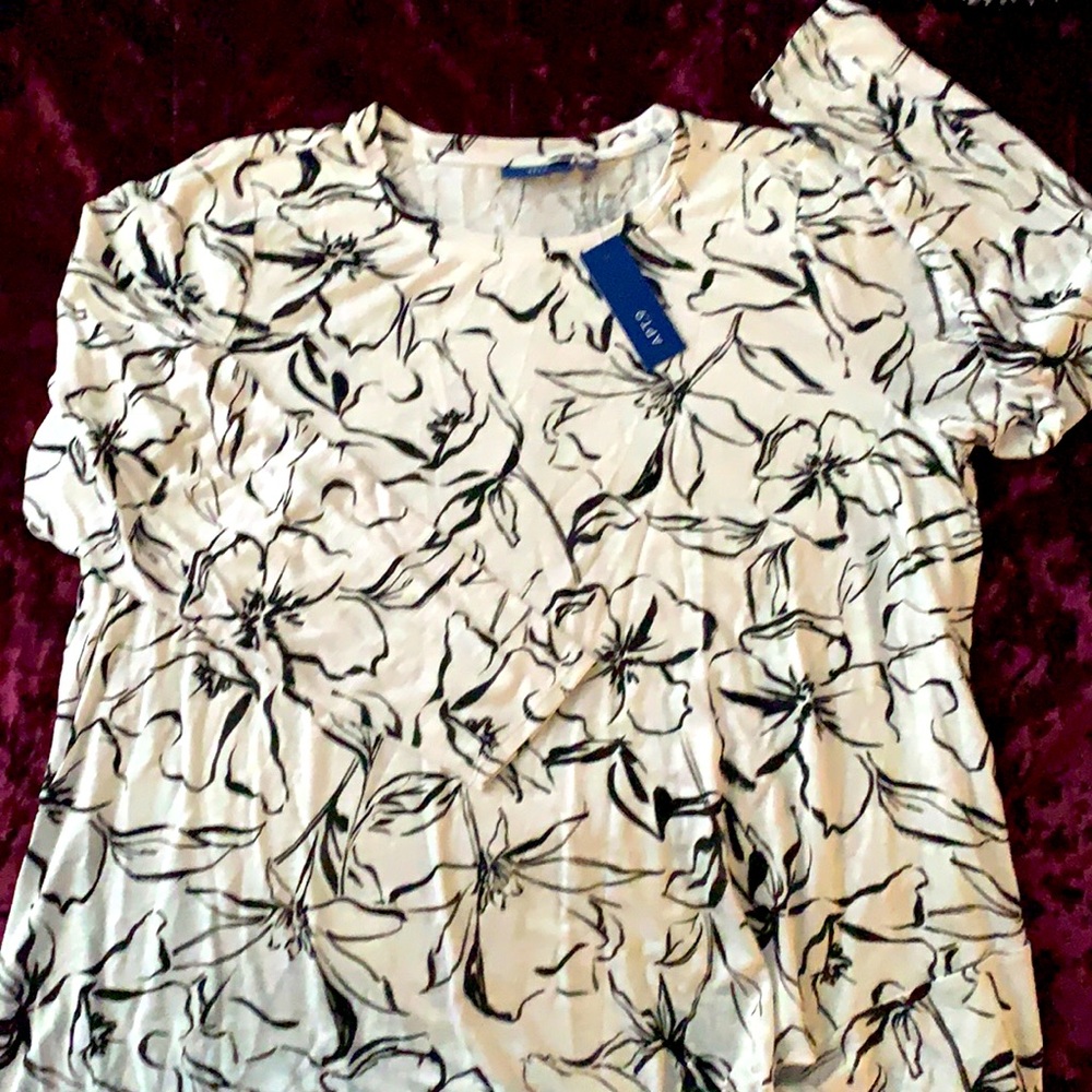 NWT-Apt 9 Long Sleeve Side Knot Top-White/black 1X